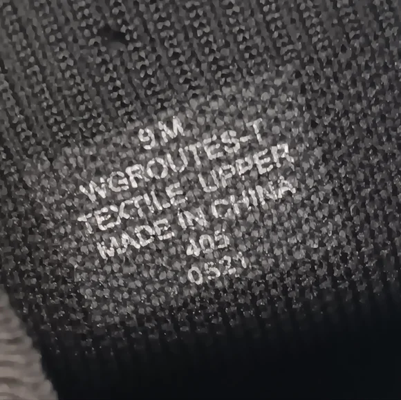 Guess - Picture 3 of 9